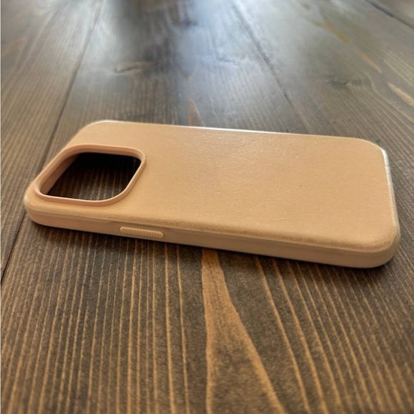 Nomad iPhone 14 Pro Leather Case - Picture 3 of 3